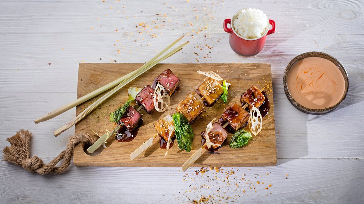 „Yakitori“ vėrinukai su aštriu majonezu ir ryžiais – - Receptas